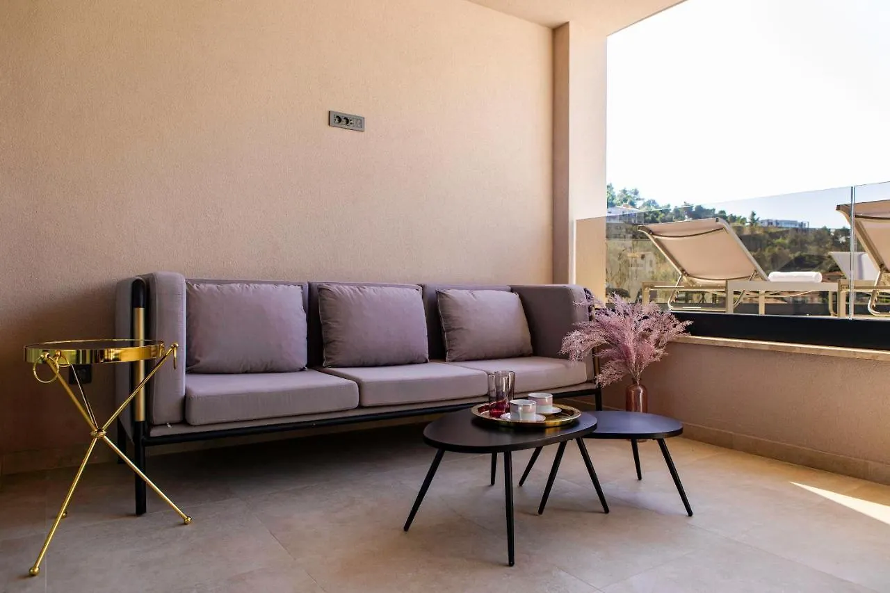 Villa Nina I - Apartments With Pool Near The Sea