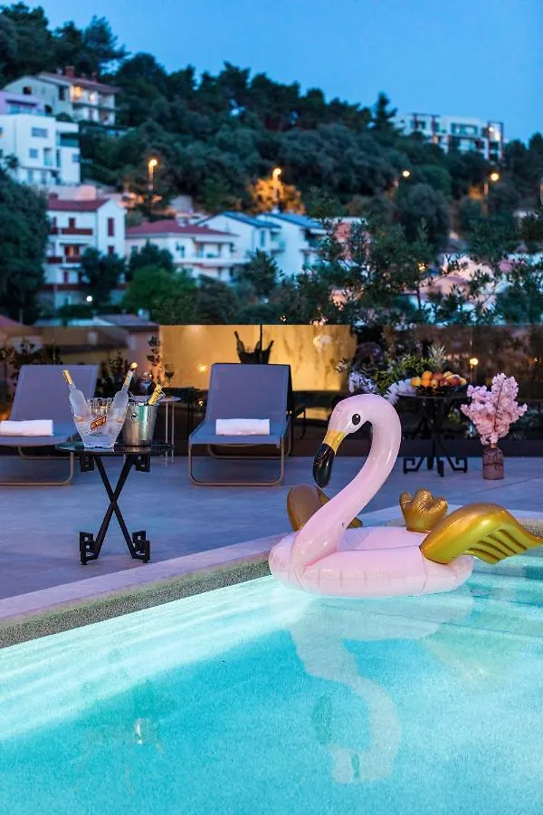 Villa Nina I - Apartments With Pool Near The Sea Croatia