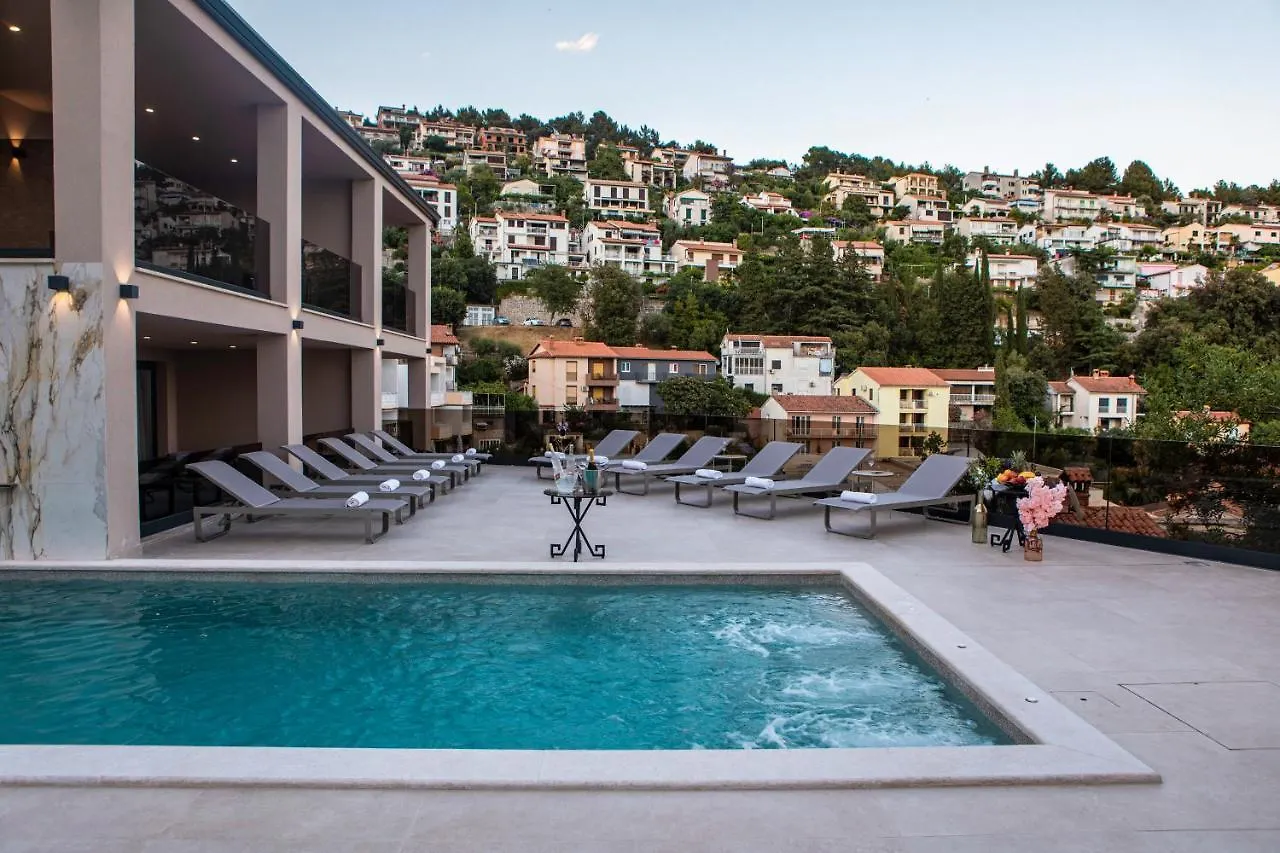 Villa Nina I - Apartments With Pool Near The Sea